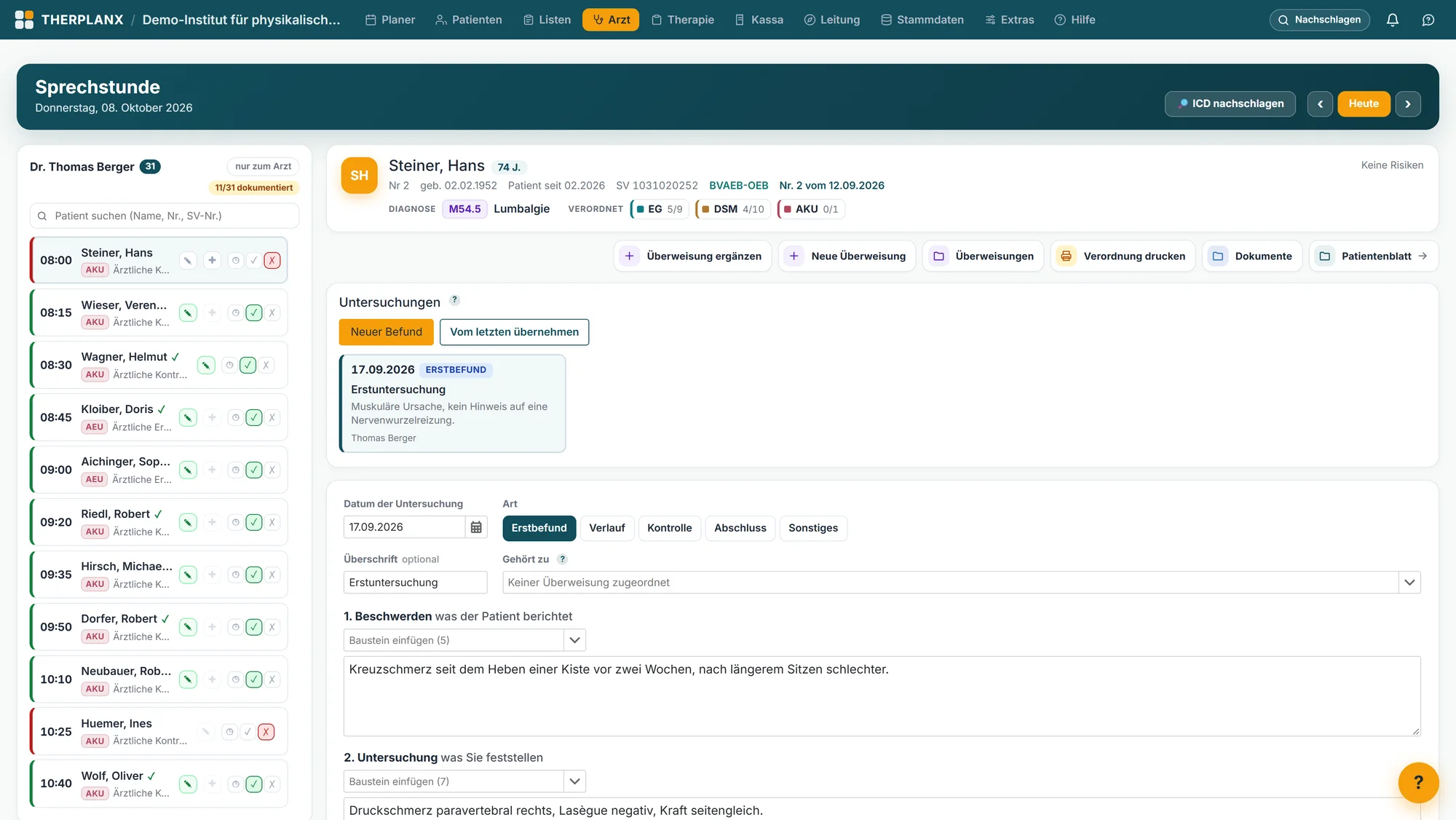 Der Arzt-Arbeitsplatz: links die Termine des Tages, rechts der Patient mit Diagnose, Verordnung und Befund
